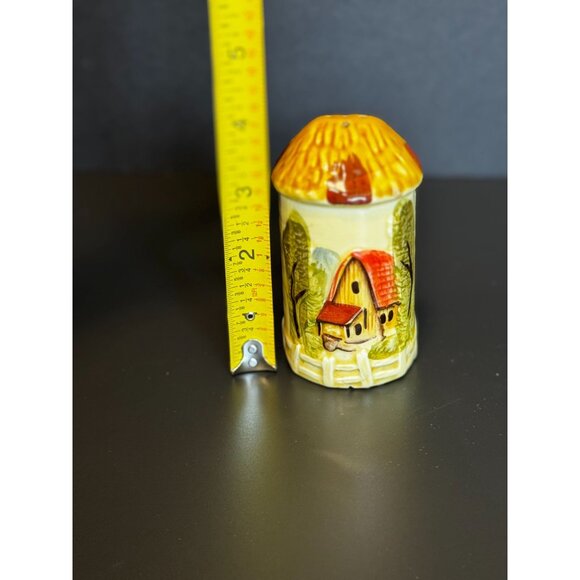 Vintage Country Farm Barn Salt & Pepper Shakers Hand Painted Ceramic Silo Design - Picture 11 of 12